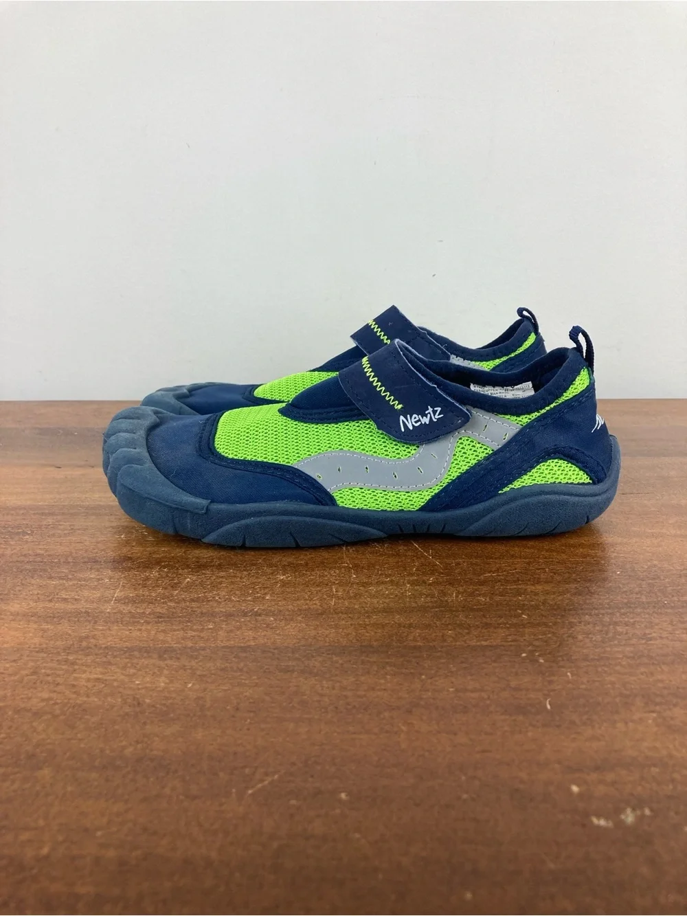 NEWTZ ULTIMATE WATER SHOES W/Foot Bumpers Blue/Green Youth Boys Size 2/3.
